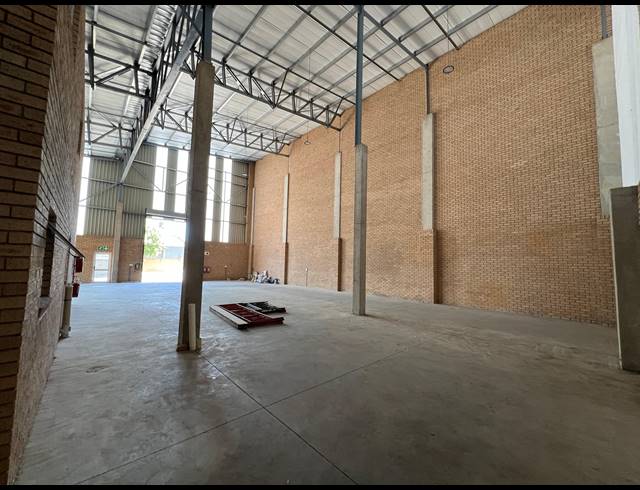 585M² WAREHOUSE TO LET IN LASER PARK